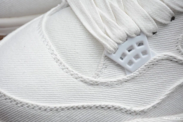 x 4 Air AO2571-100 Levi's 'White' Jordan 0614